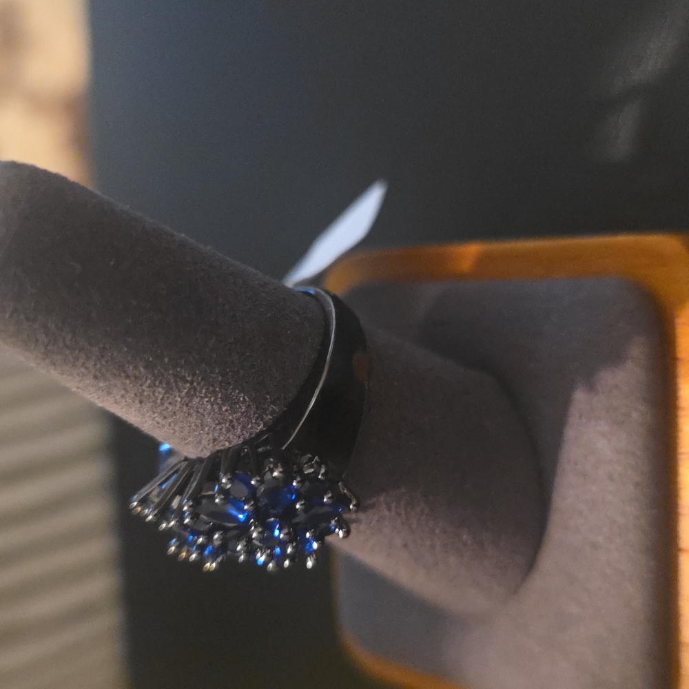VINTAGE Blue Sapphire Colored Gemstone Ring. - Picture 3 of 5